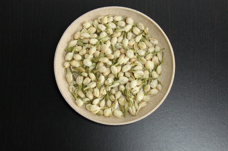 jasmin-kwiat-caly.jpg